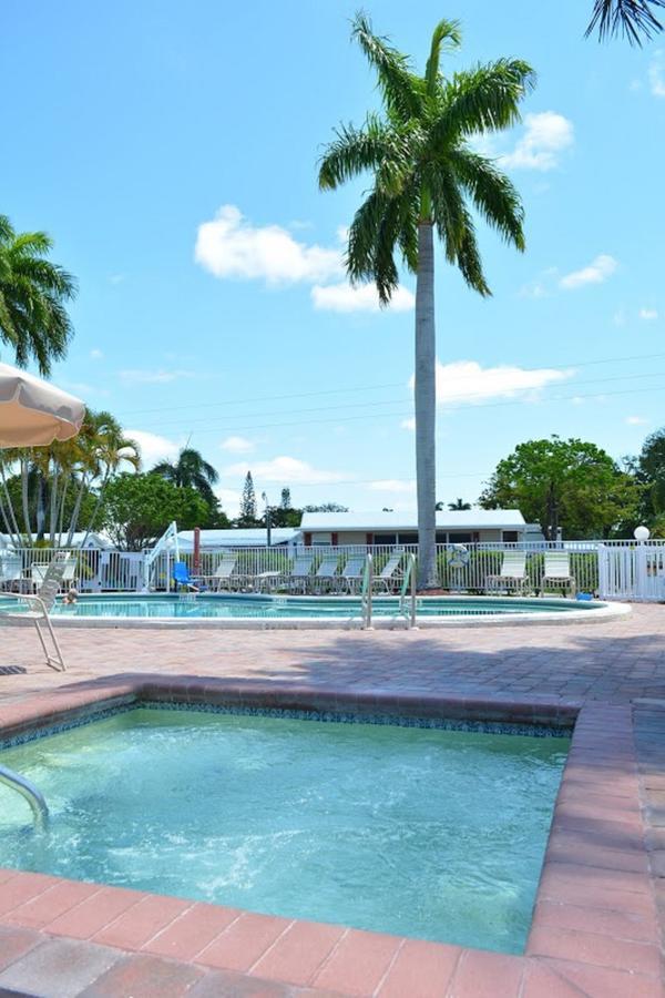Harlem Heights Fort Myers Beach Resort Two-Bedroom Park Model 4 المظهر الخارجي الصورة