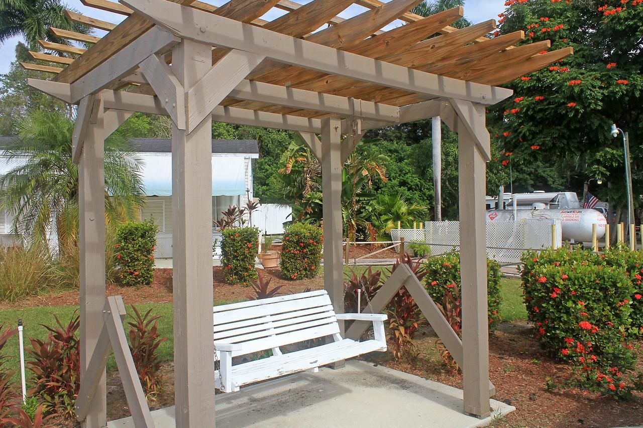 Harlem Heights Fort Myers Beach Resort Two-Bedroom Park Model 4 المظهر الخارجي الصورة